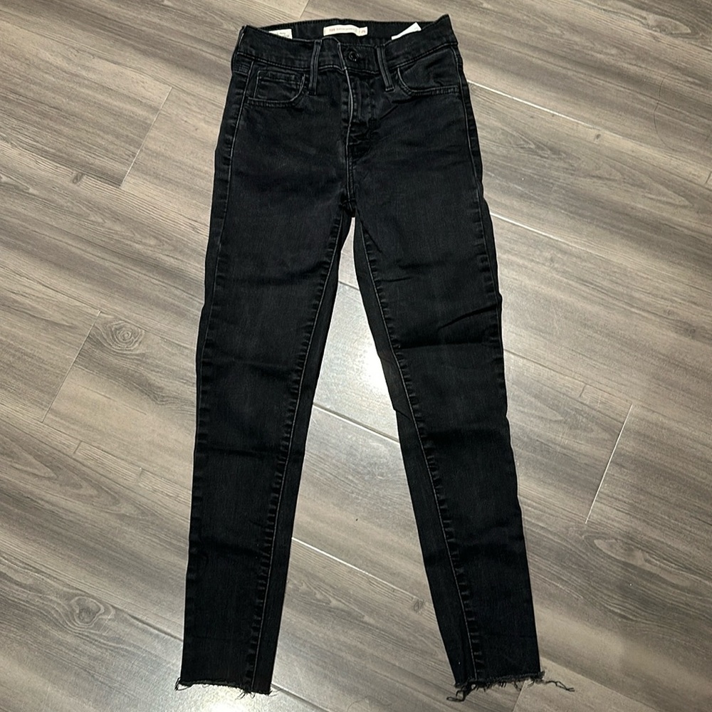 Levis black skinny jeans size 25